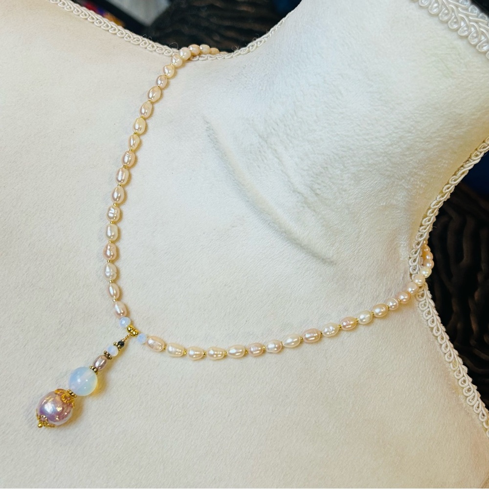 Handcrafted elegant genuine fresh water pearl drop pendant necklace